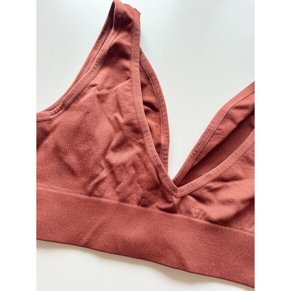 WEWOREWHAT Cinnamon Stick Brown Seamless Knit V-Neck Sports Bra Top, Size L - Picture 10 of 14
